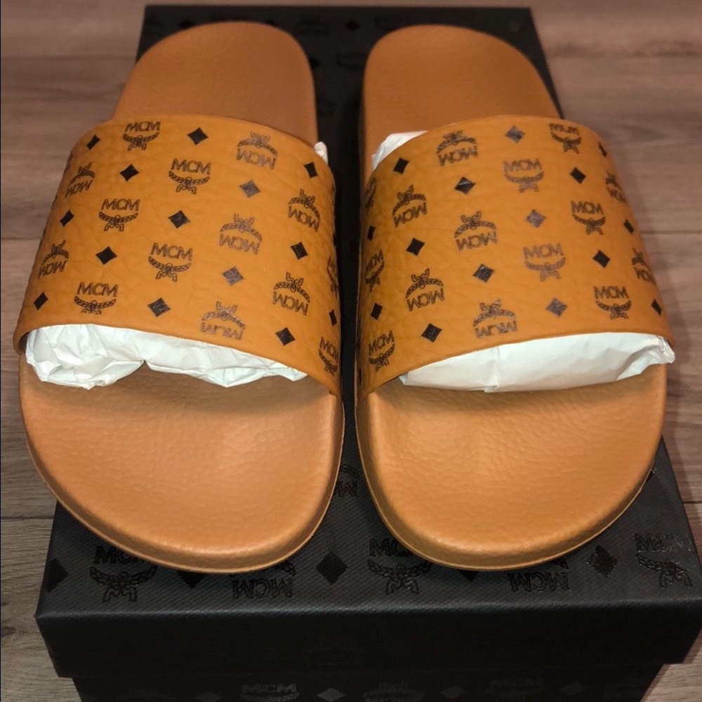 New never worn onli tried on . Size 8 women’s 6/6.5 men